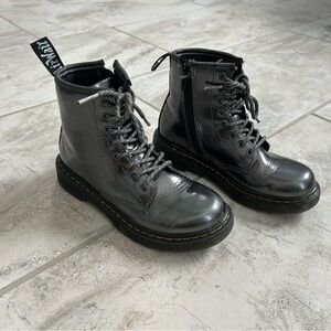 Dr. Martens Junior 1460 Metallic Lace Up Boots
Gray Sparkle
Size US 1 Little Kid